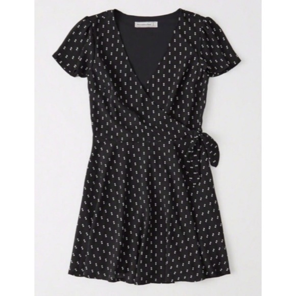 ABERCROMBIE & FITCH • Black/White Polka Dot Print Faux Wrap V-Neck Mini Dress - Picture 3 of 16